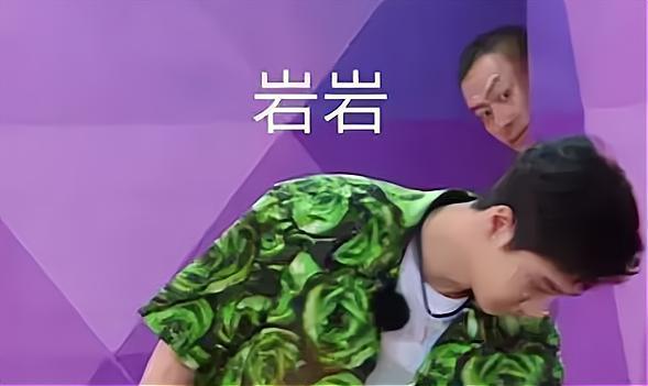 虽然目光紧紧跟随,但是乐乐和岩岩把分寸拿捏得很好,没有影响队员们的