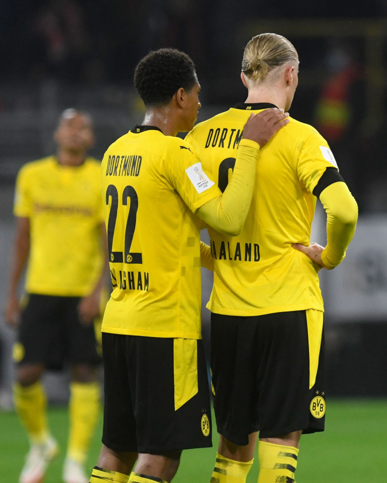 德国超级杯拜仁31多特第9次夺冠莱万梅开二度穆勒进球