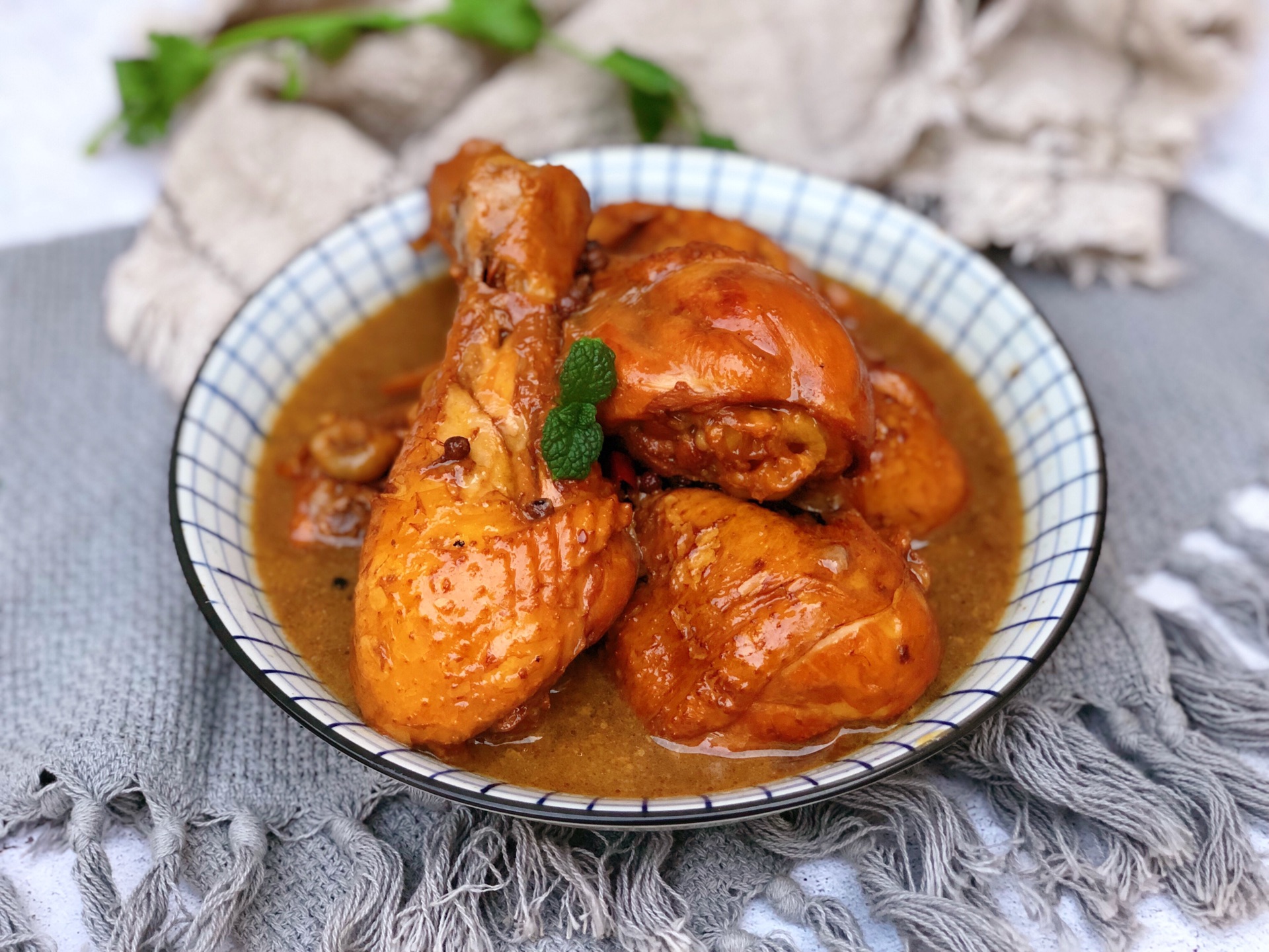 晚餐加鸡腿,家常红烧鸡腿,鲜美入味,大口吃肉太香了