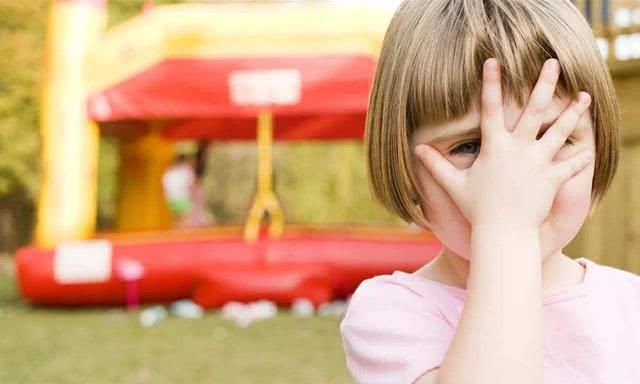 其实,孩子胆小怯懦,不仅仅是因为孩子性格原因,因为性格方面的不足