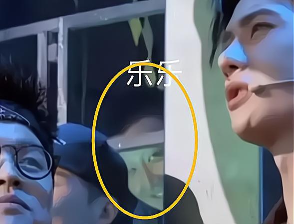 其实,虽然乐乐和岩岩虽然是雇员,但是这样关切的眼神,一定是因为王