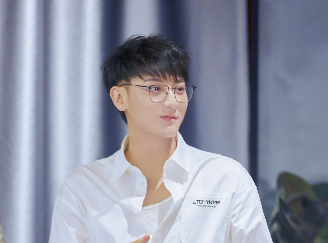 黄子韬公司艺人解约无需违约金,跳槽的话就要看黄子韬的心情赔付休闲区蓝鸢梦想 - Www.slyday.coM