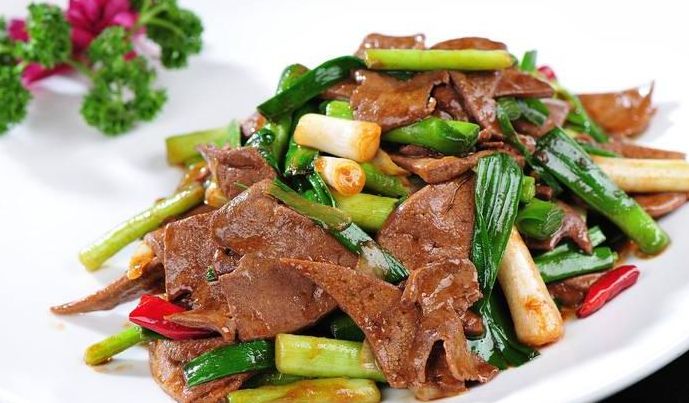 立秋后早晚温度相差10度左右孩子受凉,多吃小炒菜,增强体质