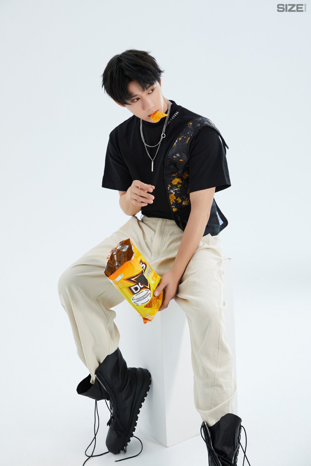 欢娱影视演员王一哲size潮流杂志大片今日发布