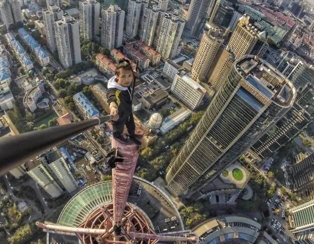 23岁女网红从百米高塔坠亡,两女儿刚上幼儿园|吴永宁|塔吊|高塔_新浪