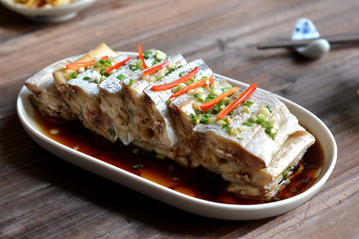 小孩多吃这道菜可以更聪明带鱼清蒸着吃营养丰富细腻鲜香