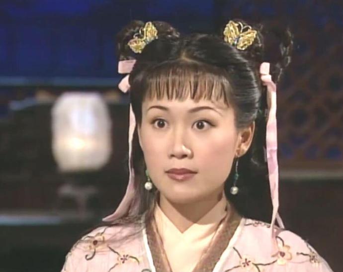 梁小冰还跟古天乐合作过《圆月弯刀》,跟张智霖合作过《天子屠龙》