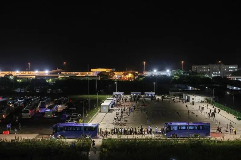 软硬兼施！上海又交出了一份“模范作业”休闲区蓝鸢梦想 - Www.slyday.coM