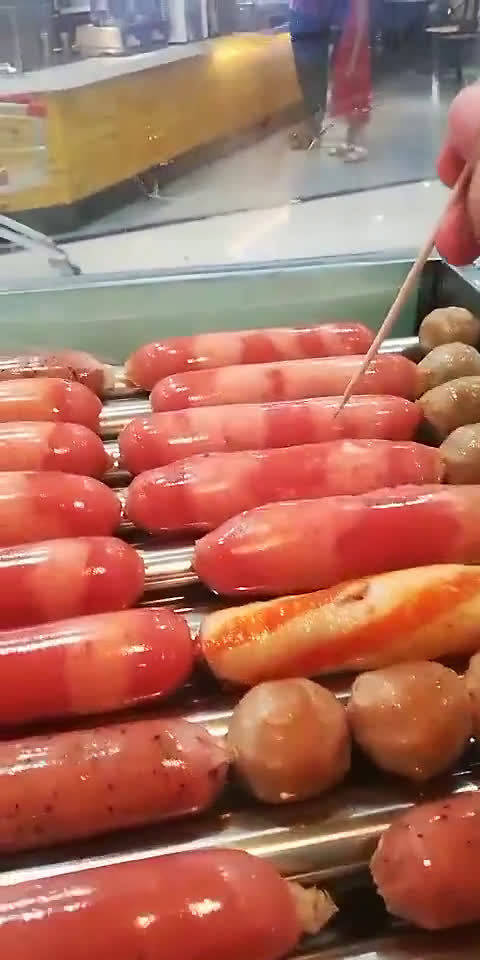 感觉戳烤肠好解压我想去便利店上班了