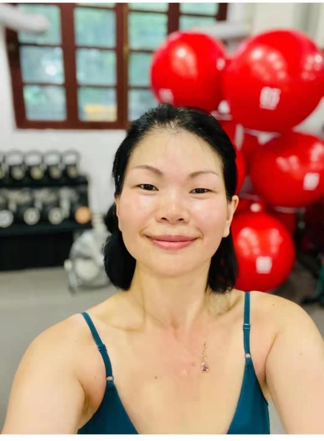 8月17号,超模吕燕在社交平台上晒出自己打完拳击后的照片,让人惊讶她