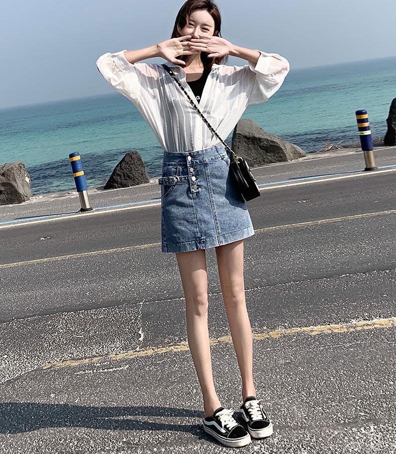 牛仔半身裙日常这样的穿搭能够突显自身的时尚风格