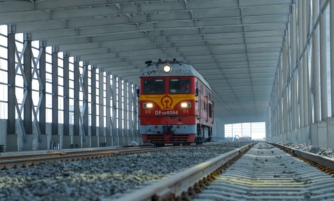 打通港区铁运"最后一公里"!南港港铁物流专用线今天正式开通