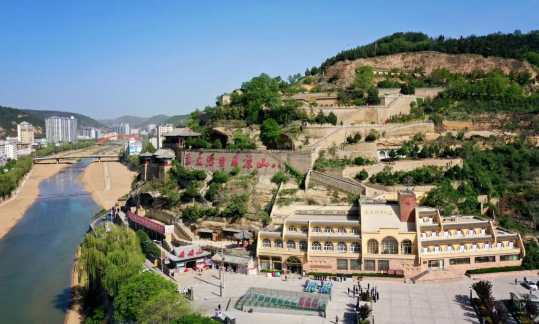 清凉山上的苦与乐 | 参考消息90年史话⑩|参考消息|延安市_新浪新闻