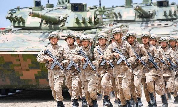 国产重装合成营换装国产新一代自动步枪