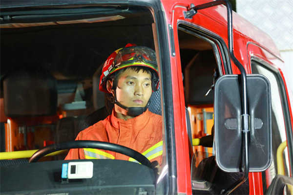 消防车是农有智的"武器",更是"伙伴"(央广网发&nbsp;南宁市消防救援