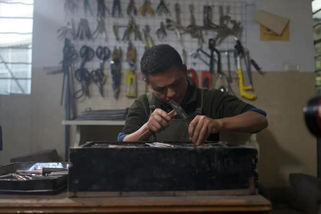 浙江90后小伙靠“卖云”年入百万 还有这些“神仙工作”让你想不到休闲区蓝鸢梦想 - Www.slyday.coM