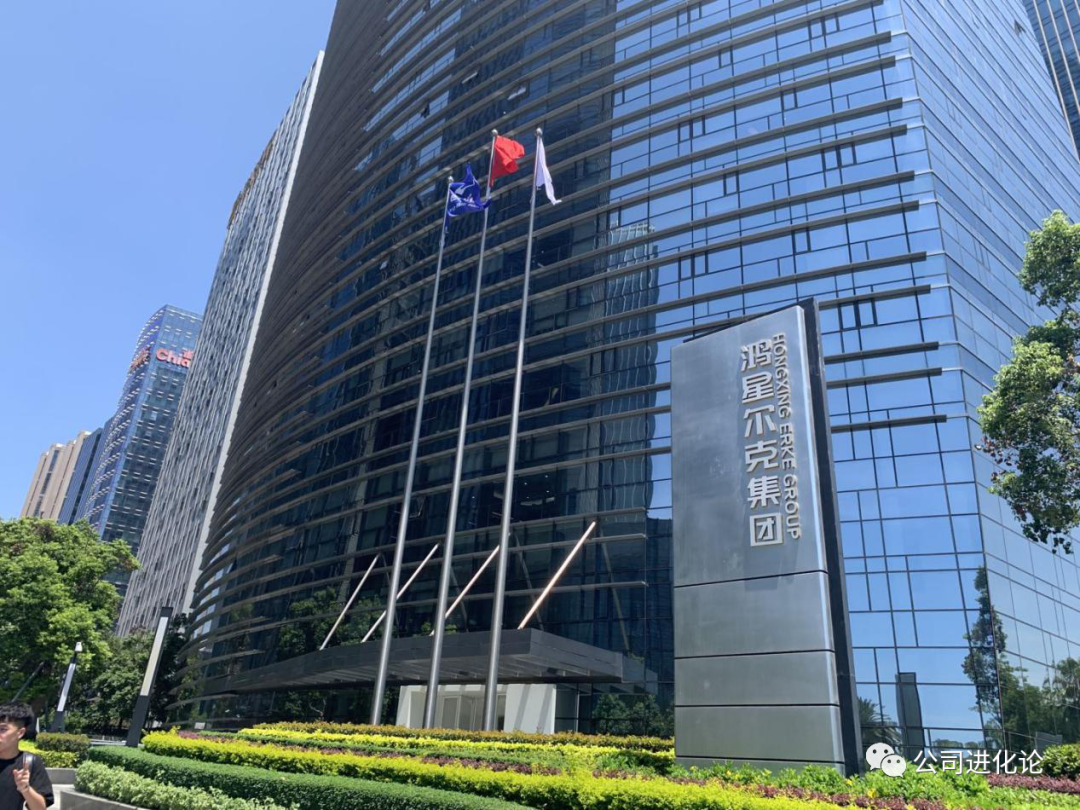 一排排高楼大厦在厦门市思明区观音山商务区矗立,鸿星尔克总部大楼就