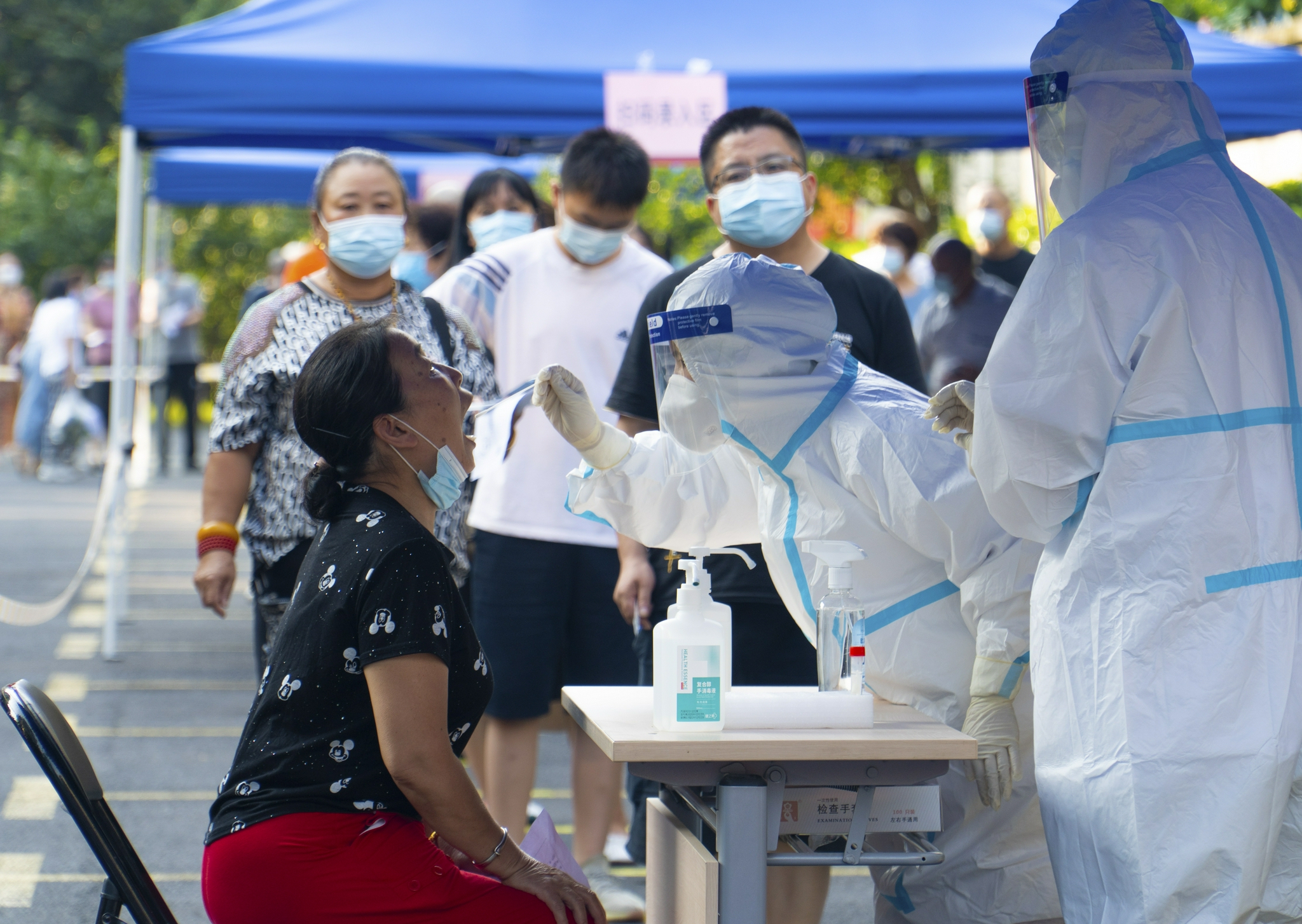 杭州:开展大规模核酸检测实战演练