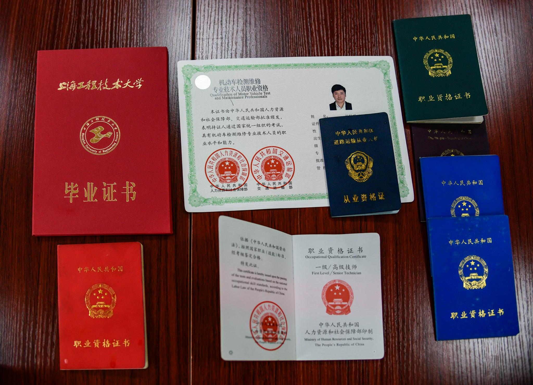 拜个工人当师傅|汽修工:"检查"二字常挂嘴边,拧的每个螺丝都关乎安全!