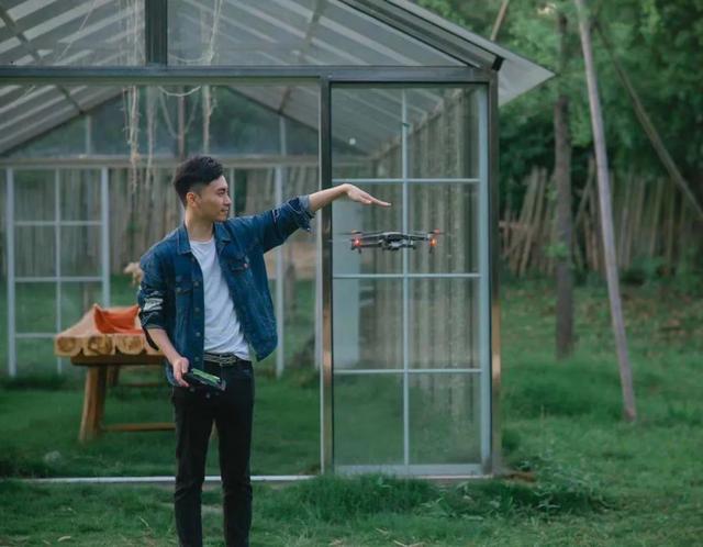 浙江90后小伙靠“卖云”年入百万 还有这些“神仙工作”让你想不到休闲区蓝鸢梦想 - Www.slyday.coM