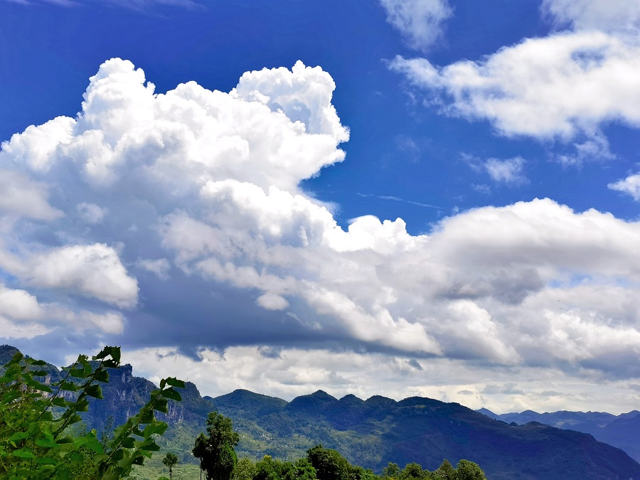 雨后蓝天白云黔江开启美颜模式