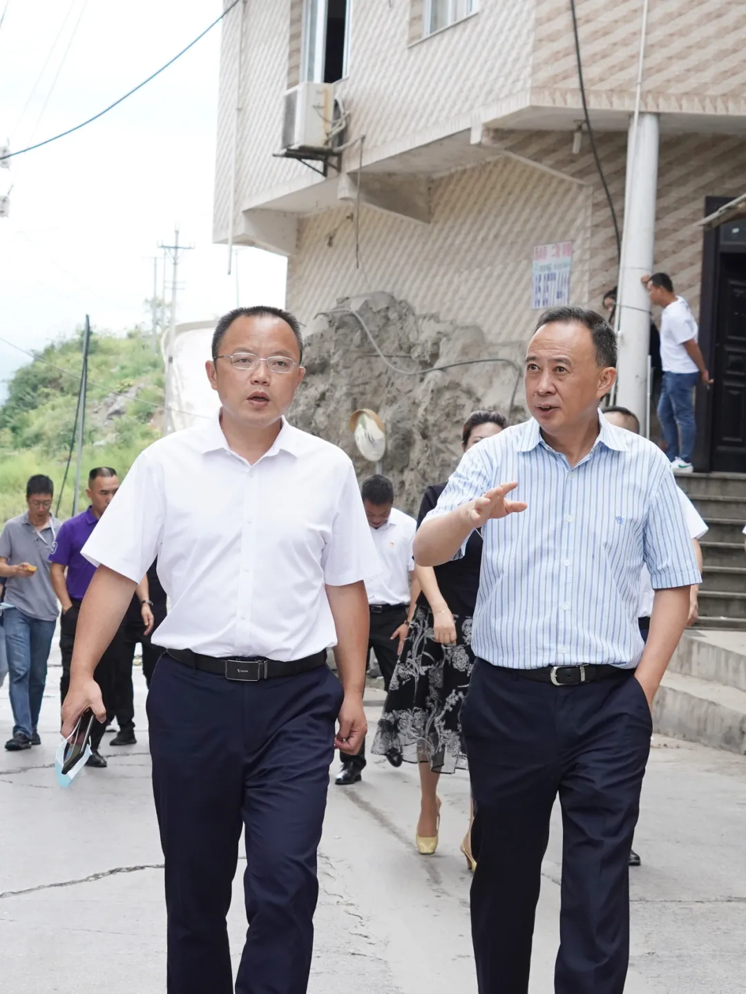 古蔺县委书记任晓波调研郎酒:加快推进「古蔺郎酒特色小镇」打造