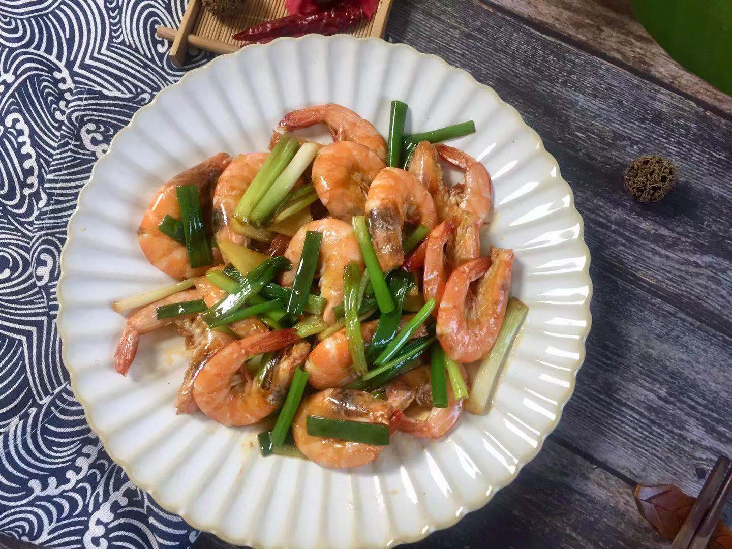 葱姜炒虾的做法