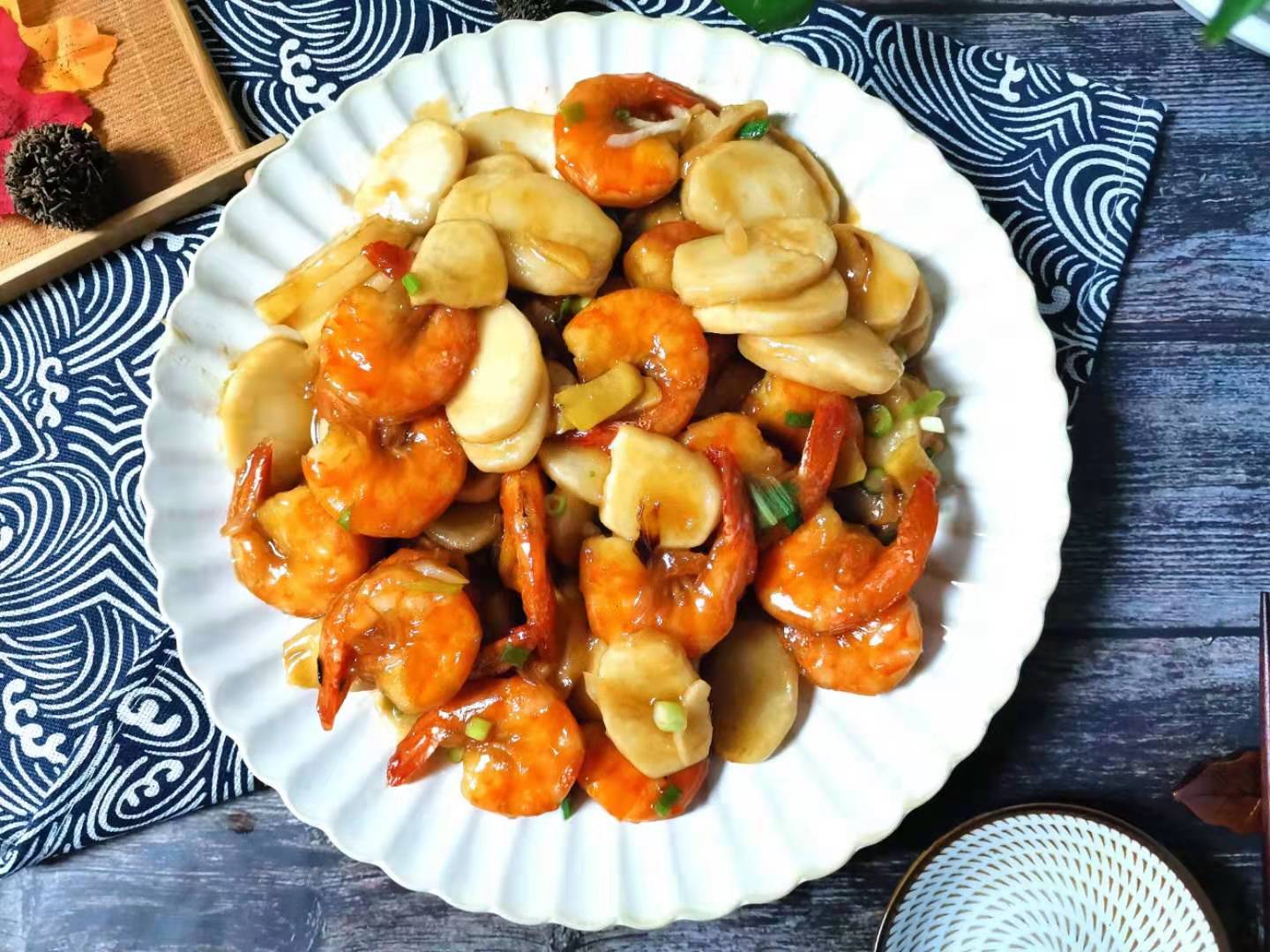 开背虾炒年糕的做法