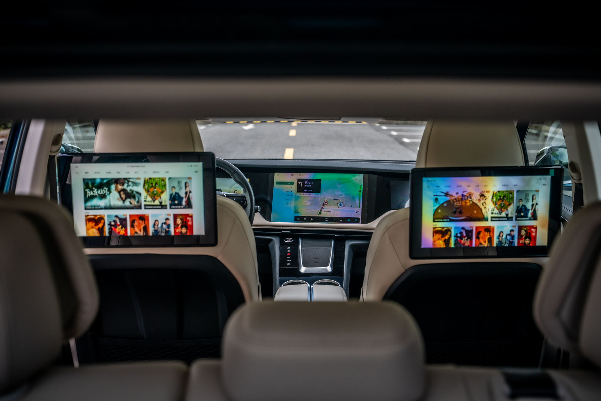 说实话,造车新势力在内饰上花的功夫都很大,但是像天际me7这么用力的