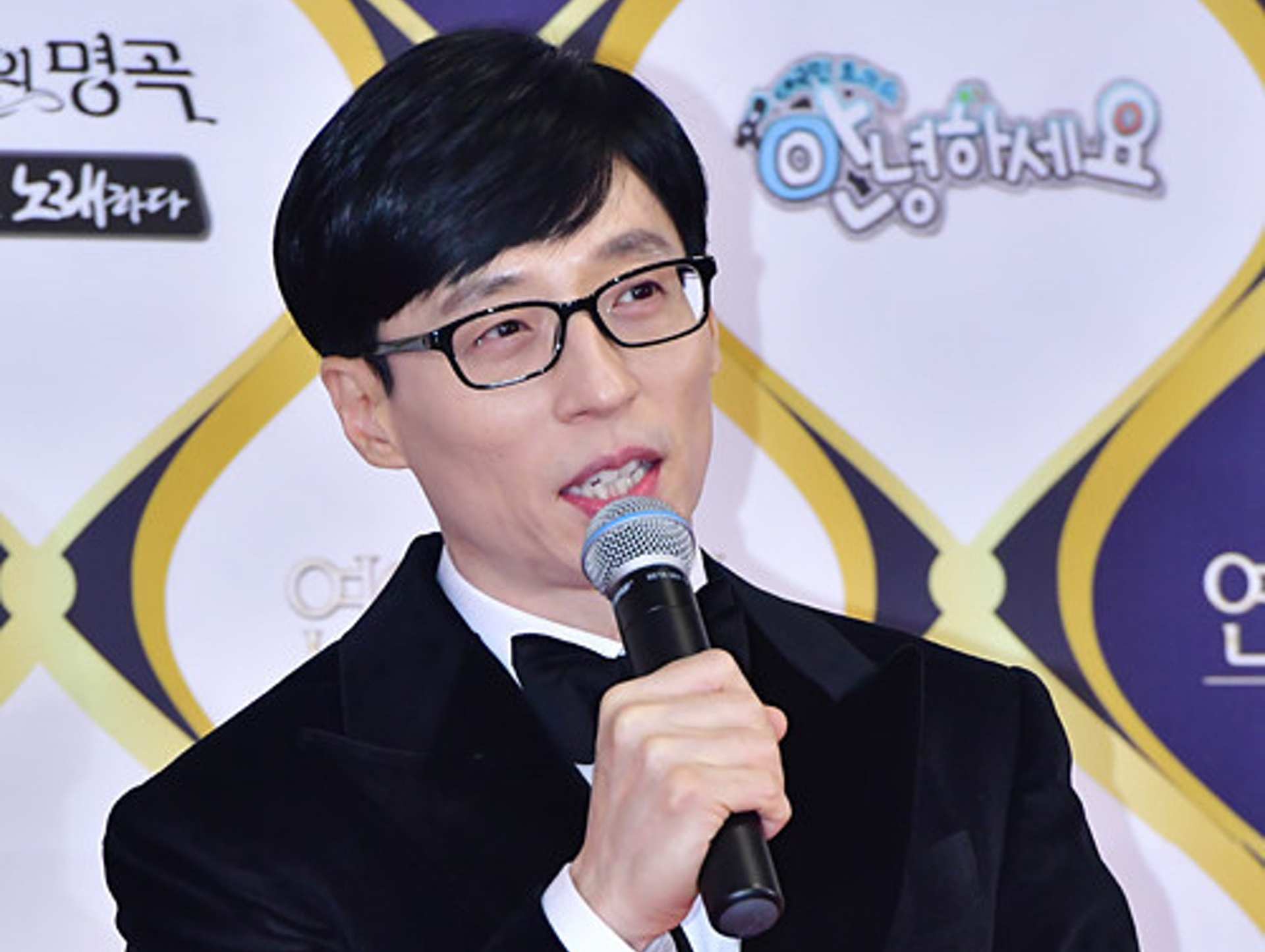 韩媒评选演艺界年度人物,刘在石力压防弹少年团,蝉联冠军殊荣|刘在石|防弹少年团|演艺界_新浪新闻