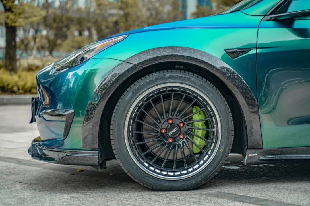 特斯拉modely全面改装车美士碳纤维宽体变色膜回头率爆棚