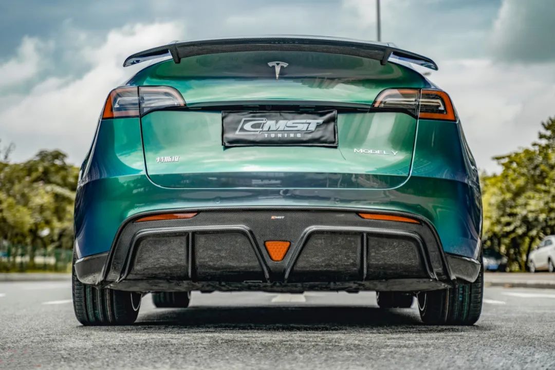 特斯拉modely全面改装车美士碳纤维宽体变色膜回头率爆棚