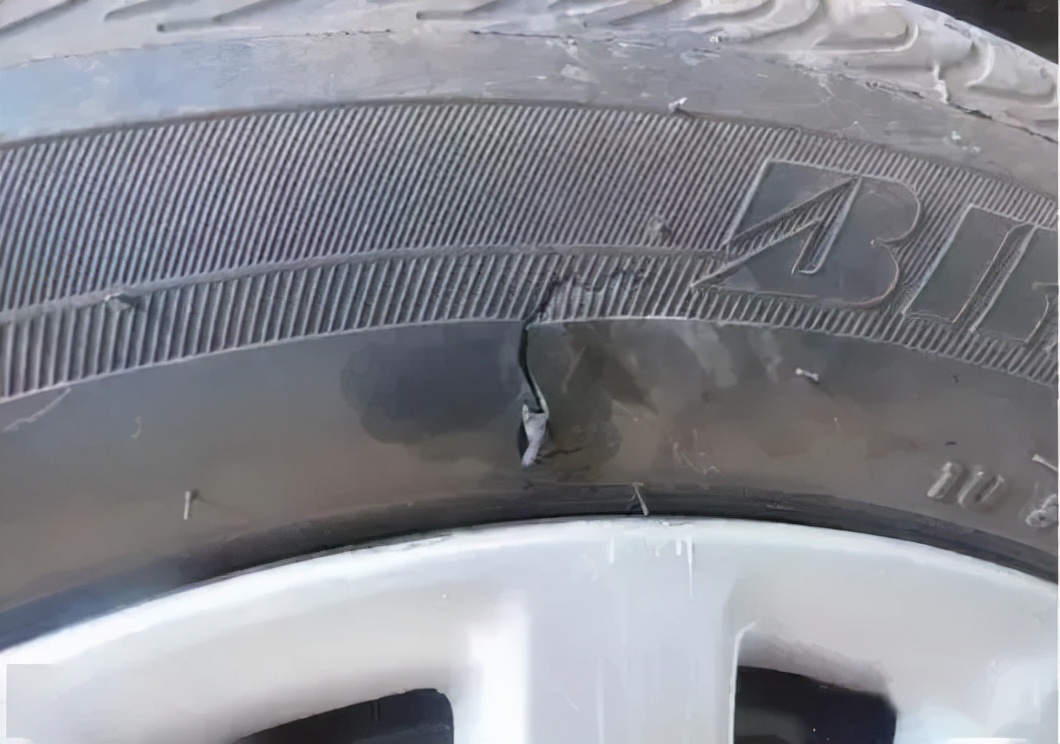 为什么汽车轮胎总漏气?原来这才是轮胎经常缺气的真正原因!-新浪汽车