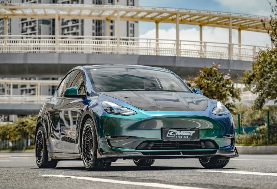 特斯拉modely全面改装车美士碳纤维宽体变色膜回头率爆棚