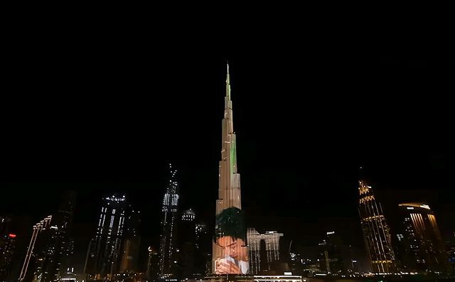 为中国娃肖战点赞!登国外畅销报纸,世界第一高楼,粉丝：小场面休闲区蓝鸢梦想 - Www.slyday.coM