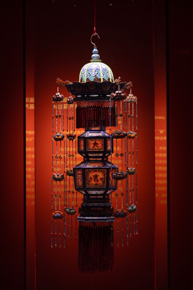 9盏精心修复的紫禁城百年宫灯首次走出故宫耀动京城