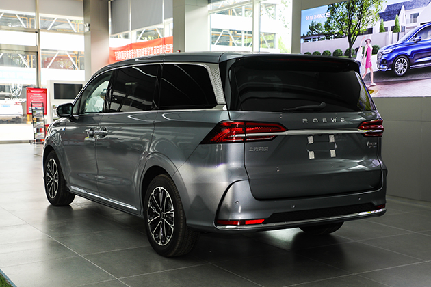 "出行头等舱"再升级 全新荣威imax8到店实拍