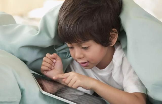 孩子3岁以内不能看电视吗?建议2岁以下的孩子尽可能少看电视休闲区蓝鸢梦想 - Www.slyday.coM 孩子3岁以内不能看电视吗?建议2岁以下的孩子尽可能少看电视休闲区蓝鸢梦想 - Www.slyday.coM