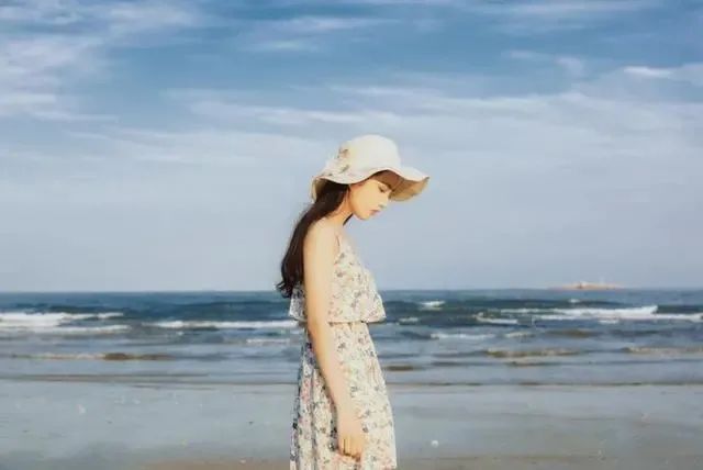 最为简单实用的一种构图方法,1,人物居中构图面对