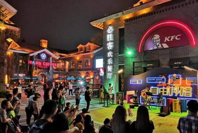 有人天天在总统府旁蹦迪