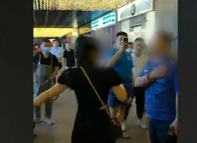 网传西安一城管驾车驱赶残疾商贩，官方：系临聘人员已停职休闲区蓝鸢梦想 - Www.slyday.coM