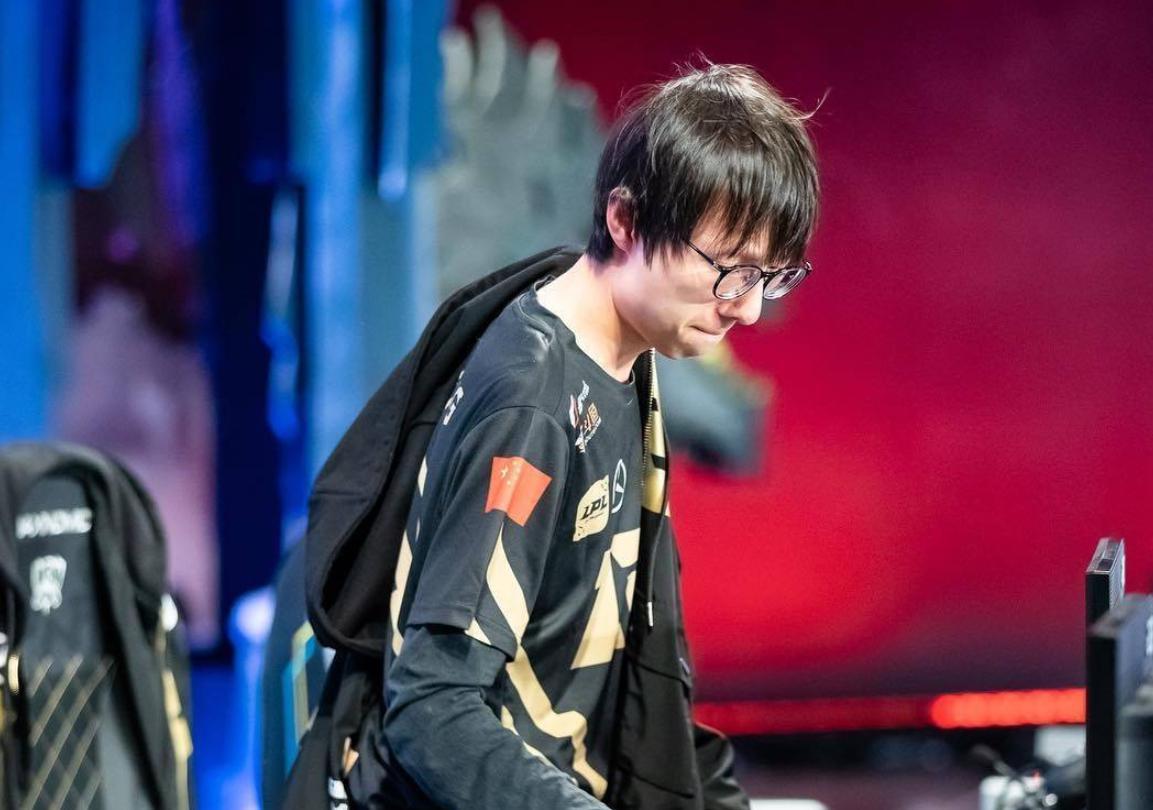 前rng战队打野麻辣香锅就是赛区出了名的钻石皇帝,赛场上的他有实力