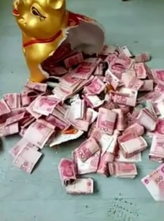 男子藏的私房钱被妻子发现随后妻子做法让他后悔