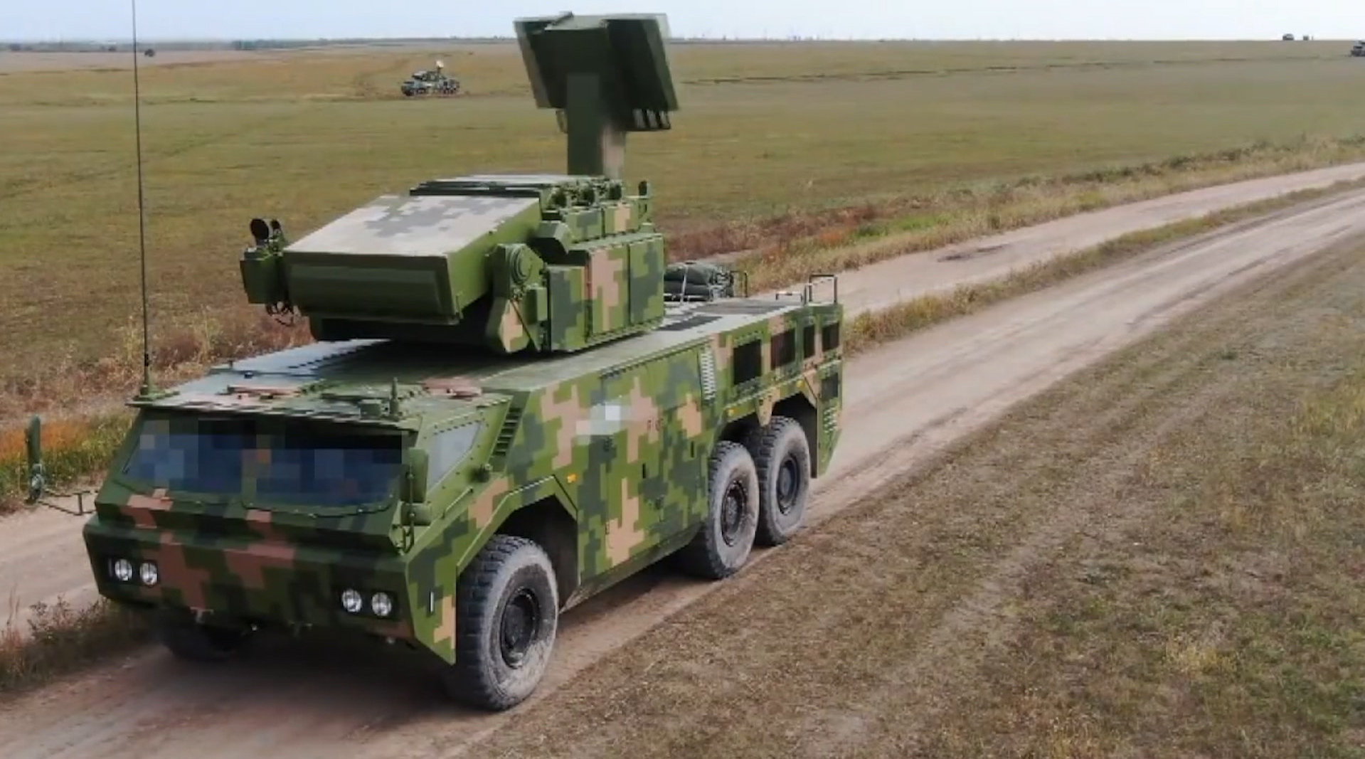 实拍"防空利器"红旗17a开火:面对"敌机"来袭 单车双发战力不俗