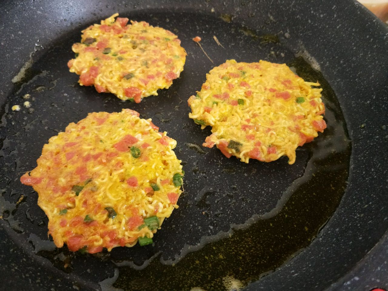 网红泡面小圆饼 ,早餐美食,简单易学