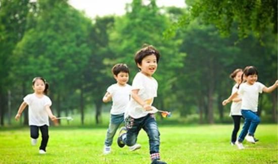 孩子3岁以内不能看电视吗?建议2岁以下的孩子尽可能少看电视休闲区蓝鸢梦想 - Www.slyday.coM 孩子3岁以内不能看电视吗?建议2岁以下的孩子尽可能少看电视休闲区蓝鸢梦想 - Www.slyday.coM