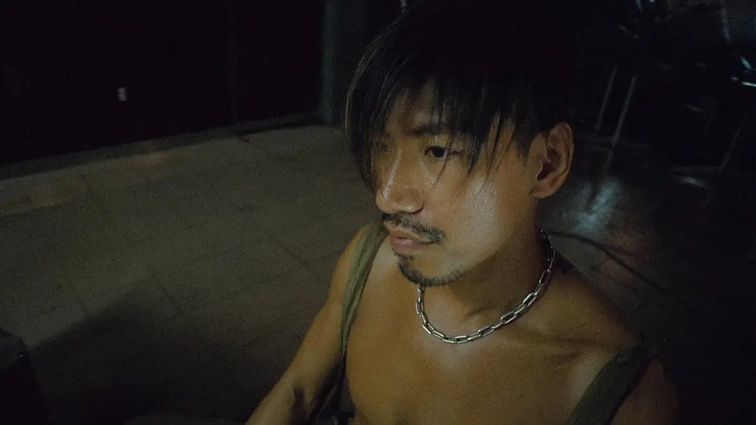 58岁乌鸦哥满头白发,与司徒浩南合照险没认出,网友:乌鸦变老鸦|郑浩南