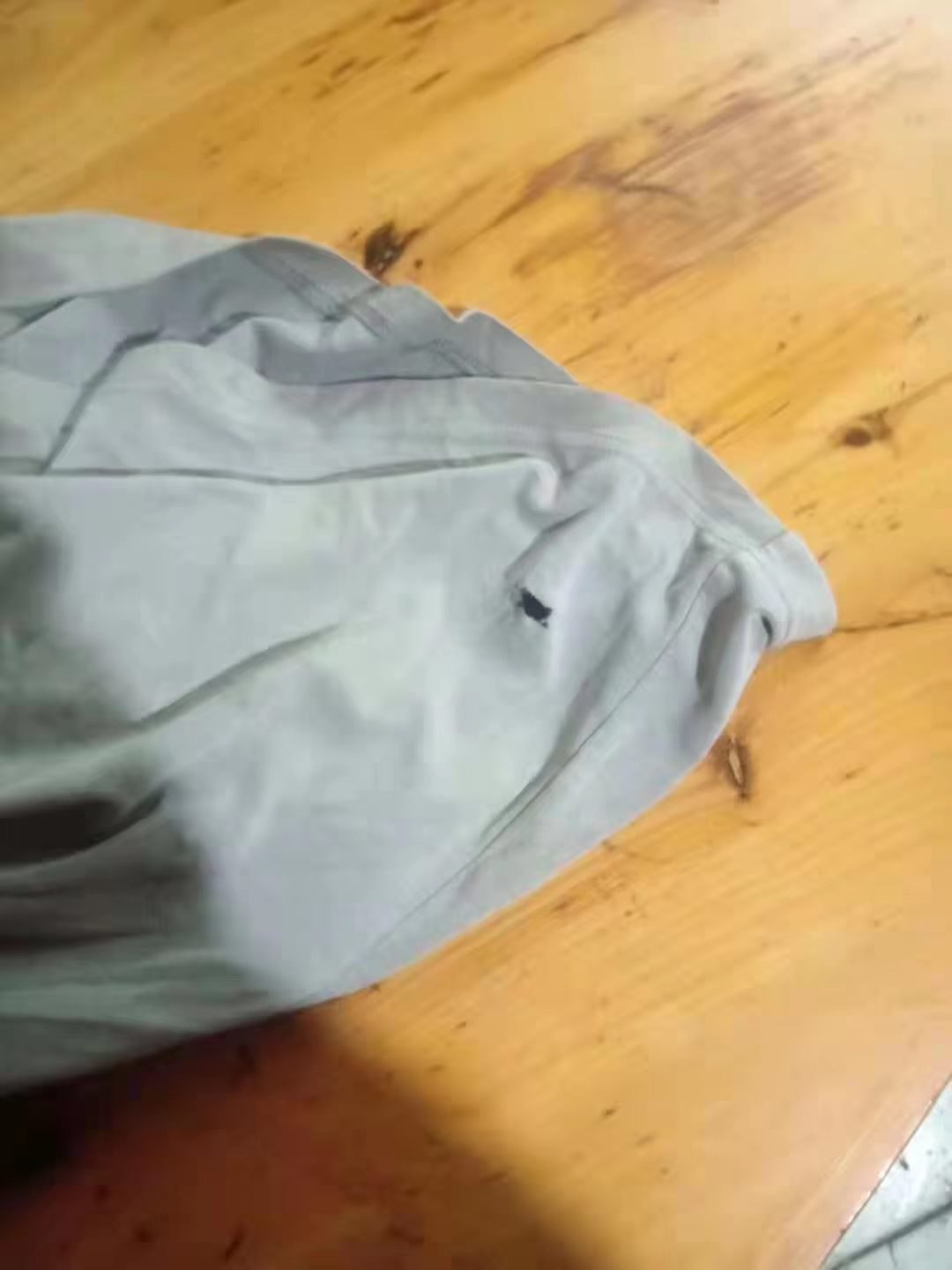 9岁男孩在云南一耐克店被抢走选中的衣服，父亲称因穿着简陋遭歧视，回应：已反馈总部休闲区蓝鸢梦想 - Www.slyday.coM