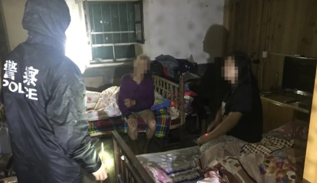 杭州俩女子去深山买老宅失踪！凌晨2点，民警在仅剩一户人家的古村找到了……休闲区蓝鸢梦想 - Www.slyday.coM