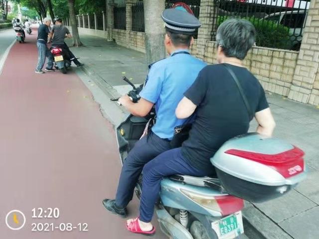 柳州街头“轻骑兵”立功了！嗖——就把受伤老人送到了医院休闲区蓝鸢梦想 - Www.slyday.coM